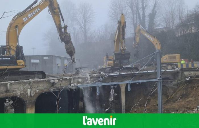 Spettacolare operazione Infrabel: il quasi centenario ponte Carsoel di Uccle viene distrutto