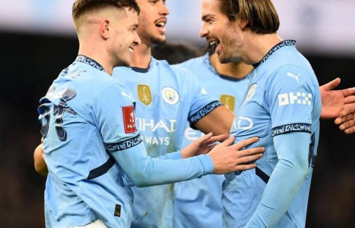 Il Manchester City schiaccia il Salford, Brentford sul tappeto