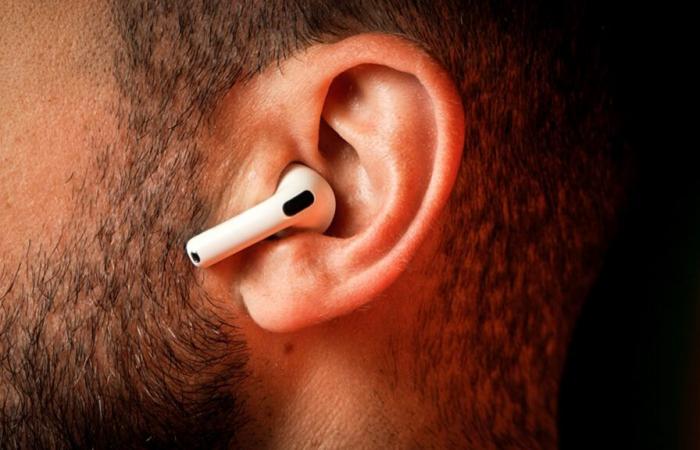 Le recenti e ottime cuffie AirPods 4 sono più economiche per i saldi invernali