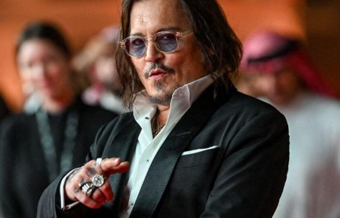 “Assomiglia troppo a suo padre”: le rare foto del figlio di Johnny Depp spaventano gli internauti