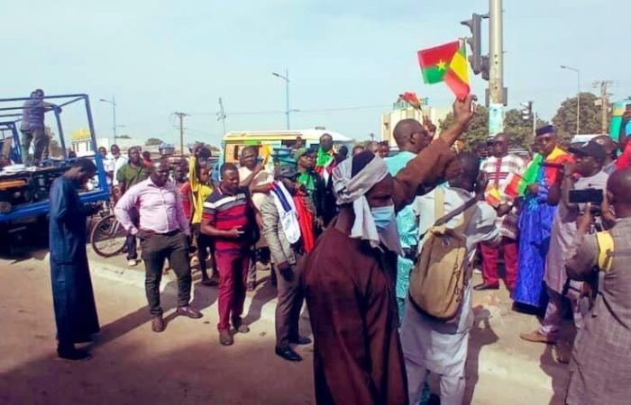 Manifestazione a Bamako contro l’ingerenza “selvaggia” dell’Algeria negli affari interni del Mali [VIDEO-DIAPO]