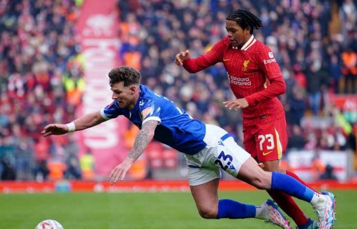 Titolare della FA Cup a 16 anni, il potenziale inglese Rio Ngumoha entra nella storia dei Reds