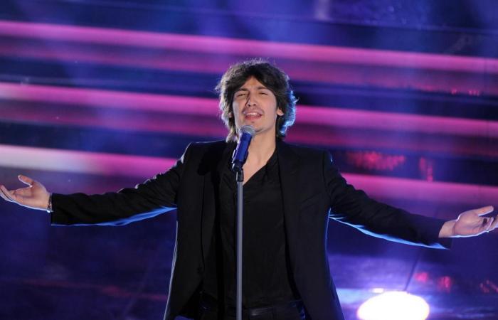 Pierdavide Carone a Ora o mai più, chi è: da Amici al Festival di Sanremo insieme a Lucio Dalla, poi la malattia