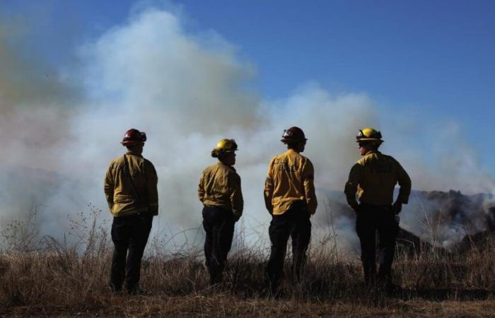 Si calma il vento e cresce la polemica dopo quattro giorni di devastanti incendi a Los Angeles – rts.ch