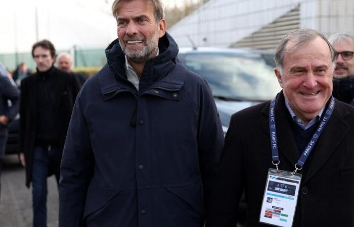 Jürgen Klopp assiste alla partita del Paris FC contro l’Amiens