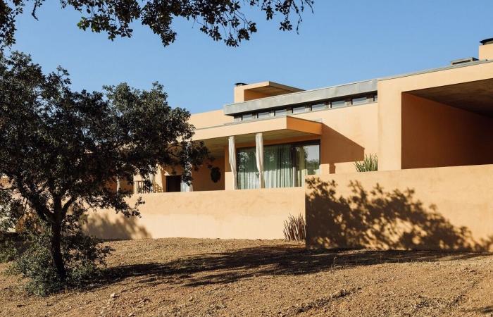 Una casa progettata per due artisti in Alentejo