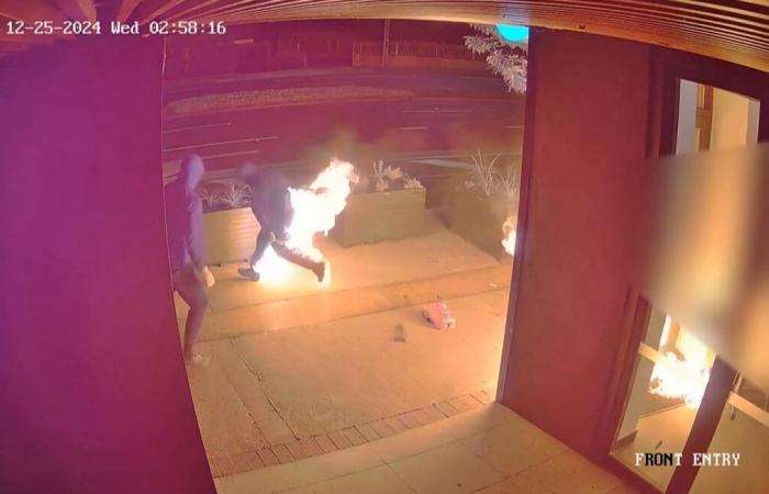 La polizia cerca l’incendiario fallito che ha dato fuoco ai suoi pantaloni invece che a un ristorante