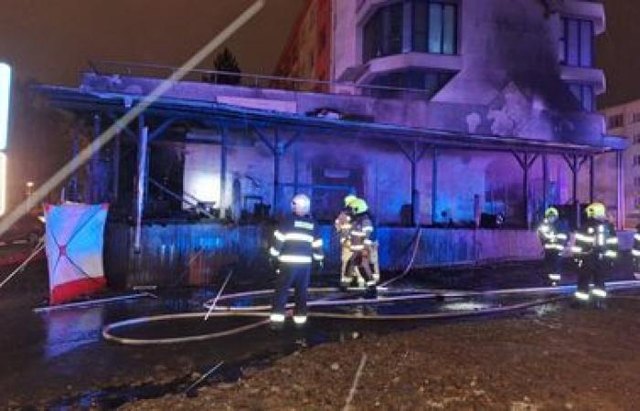 sei persone muoiono nell’incendio di un ristorante