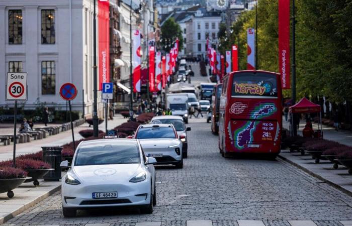 La Norvegia guida l’elettrico, ma i turisti restano bloccati nel passato