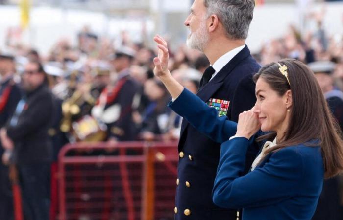 i toccanti addii di Letizia di Spagna e del re Filippo VI alla figlia Leonor