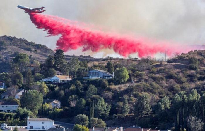 Immagini apocalittiche degli incendi che da sei giorni devastano Los Angeles