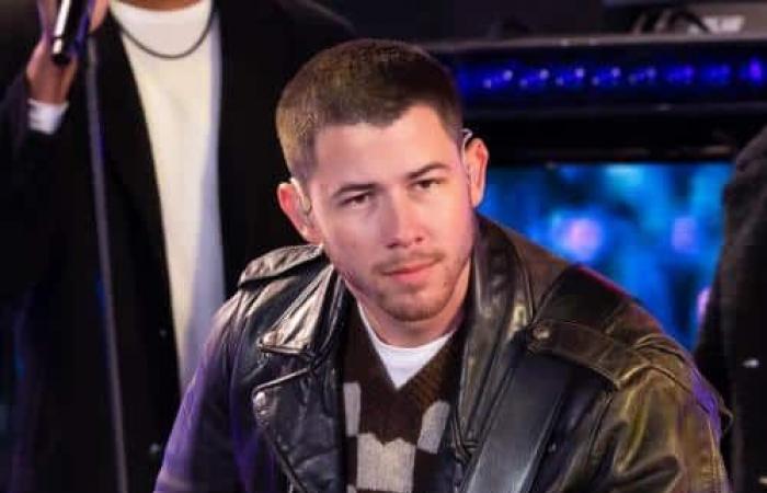 Nick Jonas si chiede quanto condividere sui social media