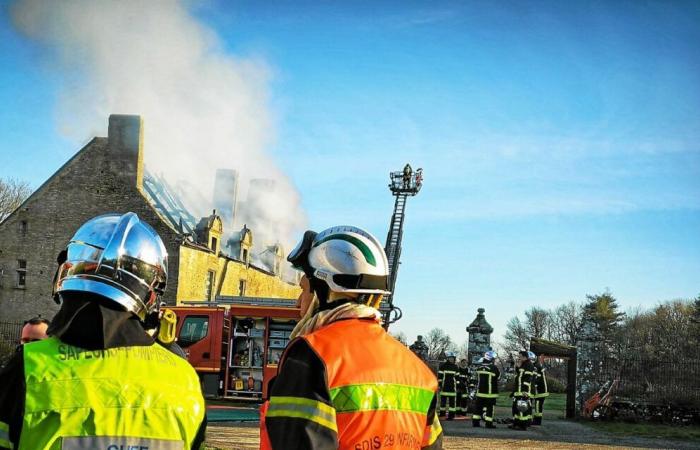 Incendio al Manoir de Kernault: importanti risorse mobilitate per salvare questo storico monumento bretone [Vidéo]