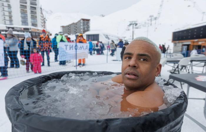 100 km a piedi nudi sulla neve: André Belibi punta al nuovo record del mondo