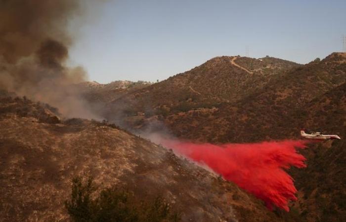 Gli incendi si sono estesi a Los Angeles, minacciati dal ritorno di venti violenti