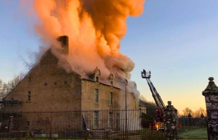 In Bretagna, un incendio devasta questa dimora classificata monumento storico, appena restaurata