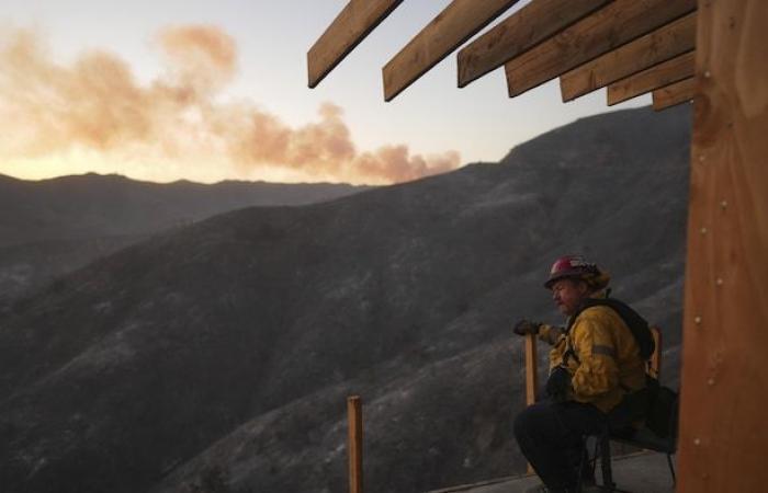 Gli incendi si sono estesi a Los Angeles, minacciati dal ritorno di venti violenti