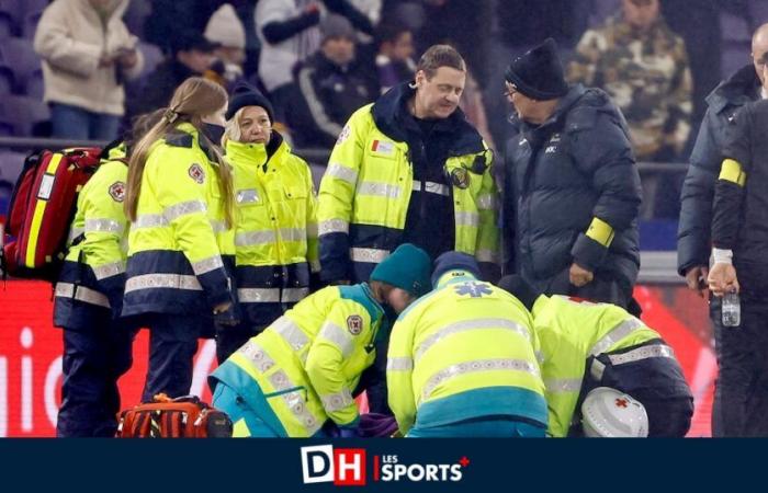 Francis Amuzu evacuato in barella durante il Topper: l’Anderlecht dà notizie del suo giocatore