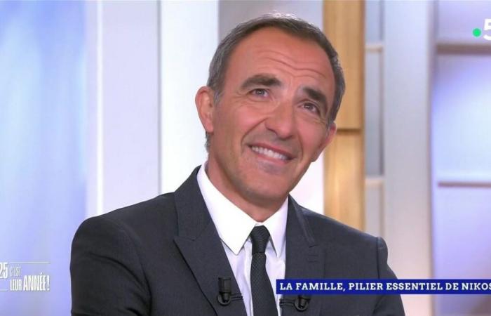 Nikos Aliagas sopraffatto dall’emozione mentre rende omaggio a suo padre in “C l’hebdo”