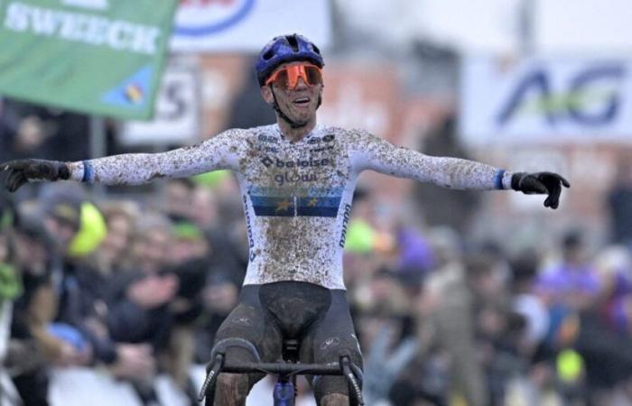 Thibau Nys viene incoronato campione belga di ciclocross dopo un attacco devastante