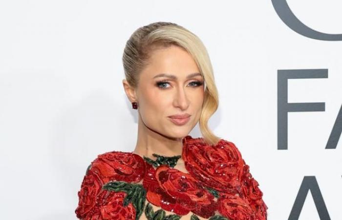 Paris Hilton lancia un fondo di emergenza per sostenere le famiglie e dona 100.000 dollari