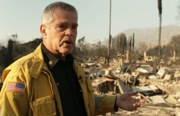 Incendi nella contea di Los Angeles: la lotta in corso per fermare gli incendi e la devastazione dei quartieri