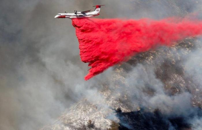 il bilancio delle vittime sale a sedici morti; L’incendio di Palisades continua a diffondersi