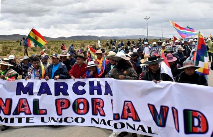 Bolivia: Terzo giorno di marcia dei sostenitori di Evo Morales