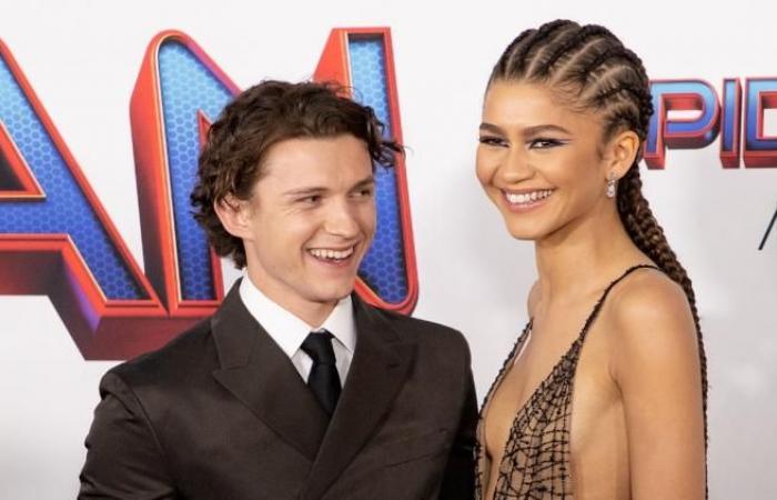 Il padre di Tom Holland ha parlato della relazione tra suo figlio e Zendaya e ha detto di essere rimasto “sbalordito” dalla loro gestione della pressione dei media