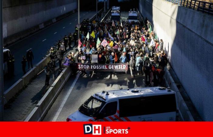 Autostrada bloccata per diverse ore, idranti e centinaia di attivisti arrestati durante una manifestazione nei Paesi Bassi