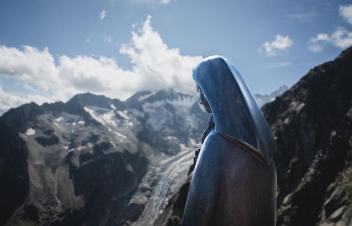 questo fotografo ha prodotto il primo calendario ufficiale della Chiesa cattolica