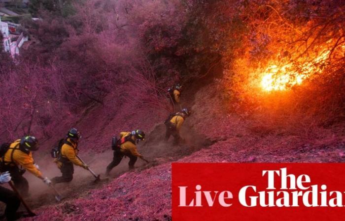 Incendi di Los Angeles in diretta: i vigili del fuoco si preparano per la “crescita esplosiva del fuoco” tra allerta meteo bandiera rossa e nuove previsioni di forti venti