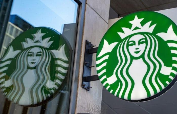 Starbucks cambierà la sua politica di ricarica gratuita questo mese