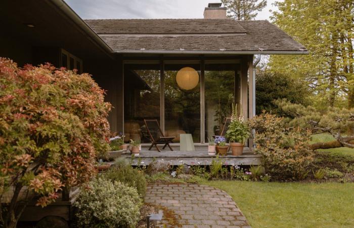 Una splendida casa in legno progettata da un architetto immersa nel verde a Portland