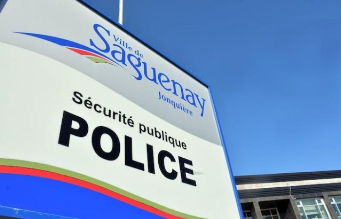 Una donna attacca la polizia a Saguenay