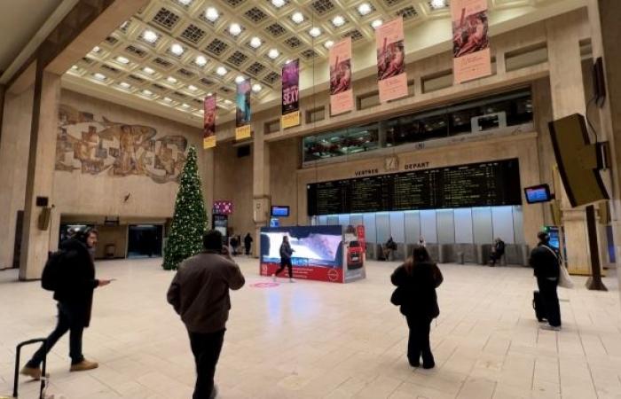 il corteo di manifestanti è in marcia a Bruxelles, tutti i voli in partenza da Charleroi cancellati da mezzogiorno