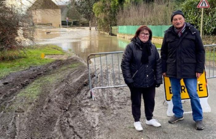 a Clavière, nell’Indre, gli automobilisti ignorano la strada bloccata