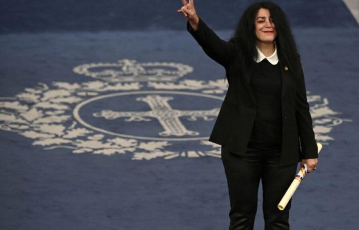 l’artista Marjane Satrapi rifiuta la Legione d’Onore