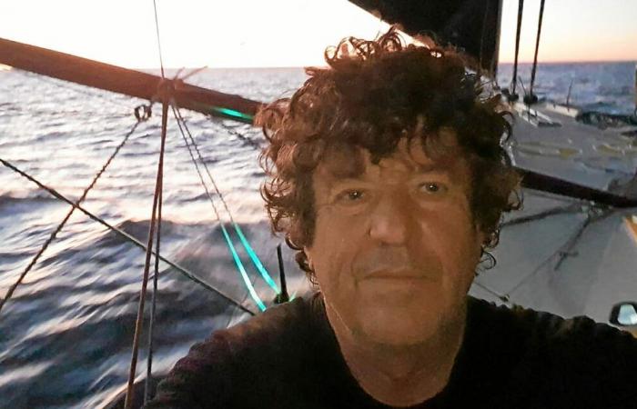 “Il mio sogno sarebbe fare un giro con Charlie Dalin sulla sua barca da foil”, dice Jean Le Cam, decano del Vendée Globe. [Vidéo]