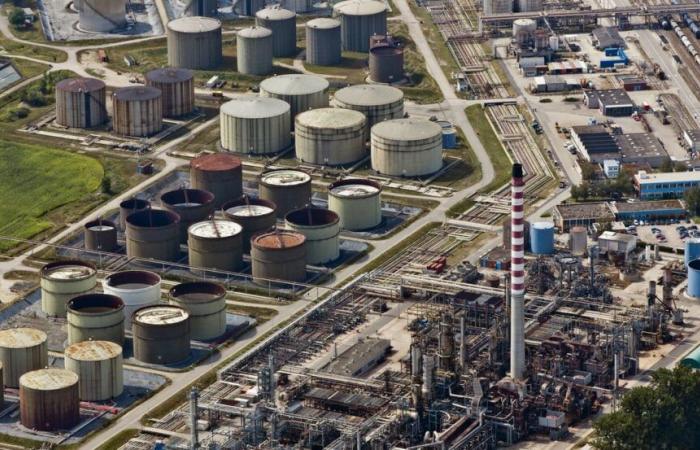 Petrolio spinto dalle sanzioni contro il settore energetico russo