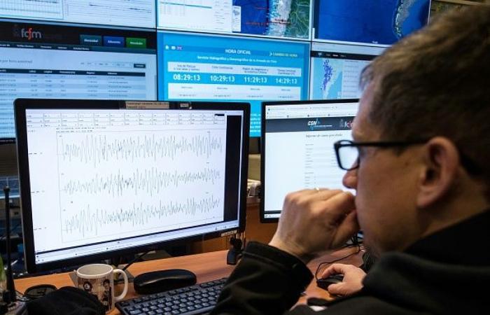 Allerta tsunami dopo il potente terremoto di magnitudo 6.9