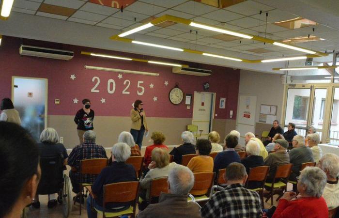 Sainte-Livrade-sur-Lot. Auguri di salute, piacere e dolcezza per gli ospiti della casa di riposo