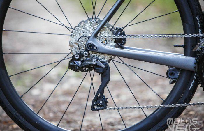 Test del gruppo Shimano 105 Di2 12V R7150, questo a torto poco amato