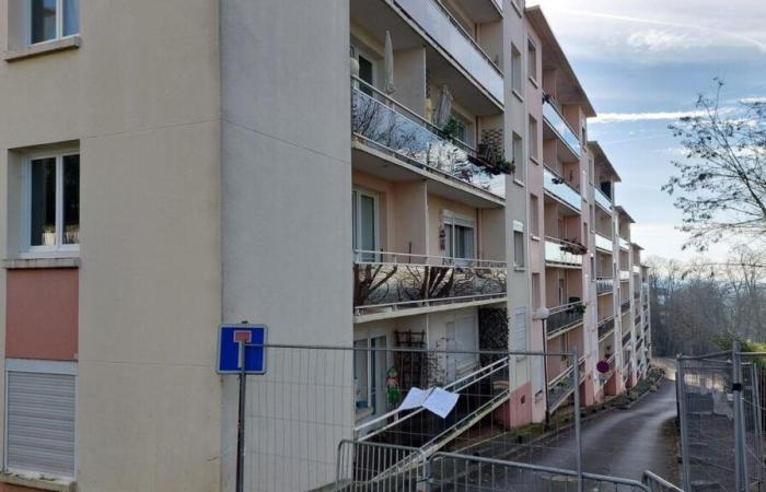 l’edificio rischia di crollare, evacuate 143 persone nel cuore della notte