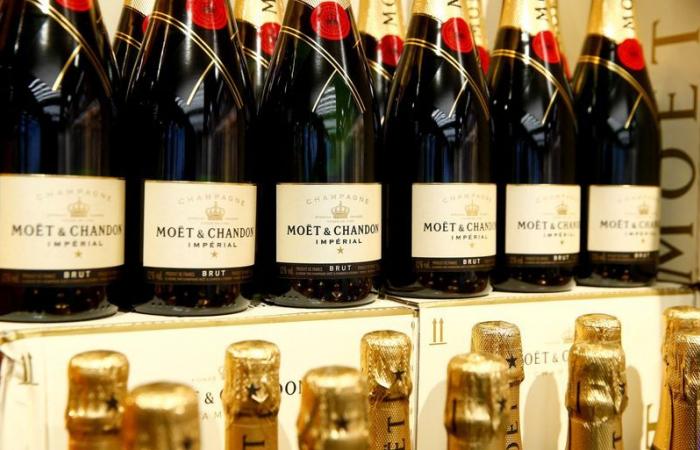 LVMH afferma che è “impossibile” controllare il punto vendita finale dopo l’annuncio delle consegne di champagne in Russia