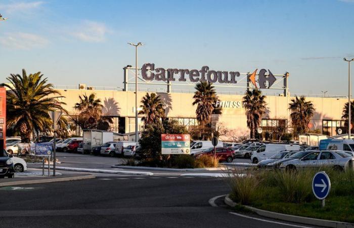 “Abbiamo l’impressione di essere venduti come bestiame”, l’ipermercato Carrefour Château Roussillon venduto in gestione a noleggio