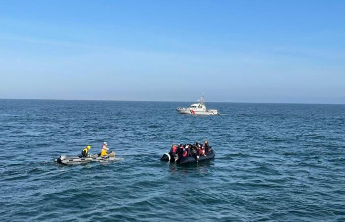 76 migranti salvati al largo di Calais