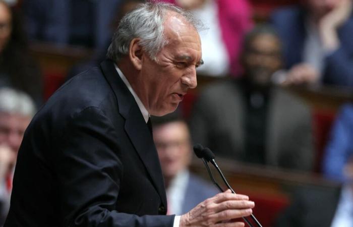 François Bayrou concede alle parti sociali 3 mesi per “cercare una nuova via di riforma”