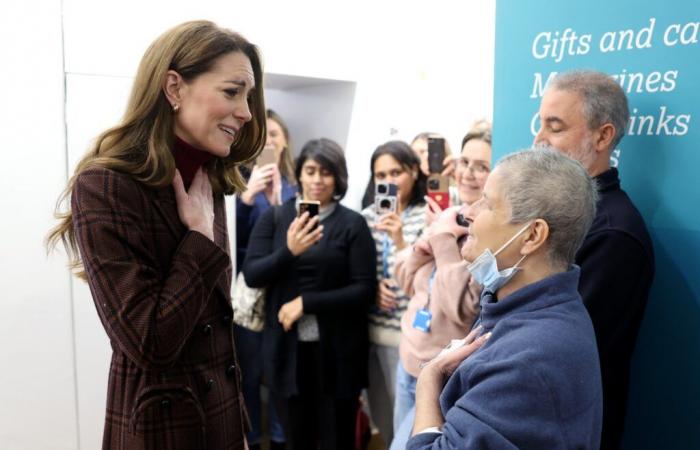 Kate Middleton visita l’ospedale dove è stata sottoposta a cure contro il cancro per ringraziare il personale e incontrare i pazienti