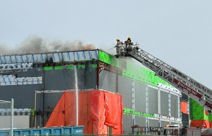 Incendio in corso nella scuola media…